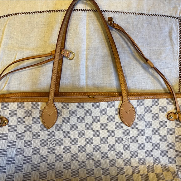 Louis Vuitton Neverfull MM - Picture 5 of 14